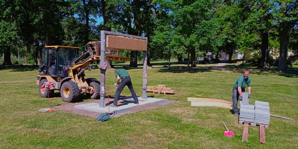 installation of the artwork: social closness (under the green)